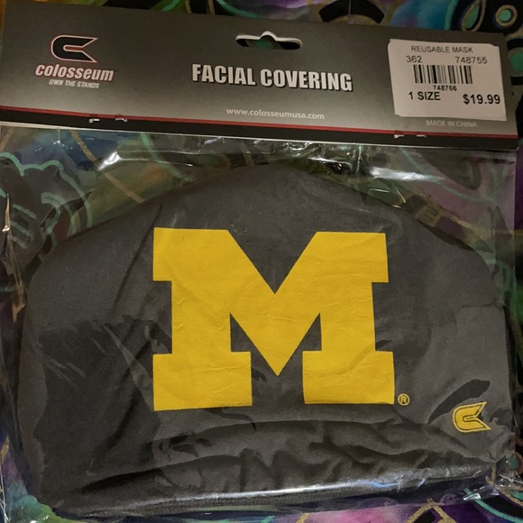 University of Michigan Mask by Colosseum - Picture 2 of 3